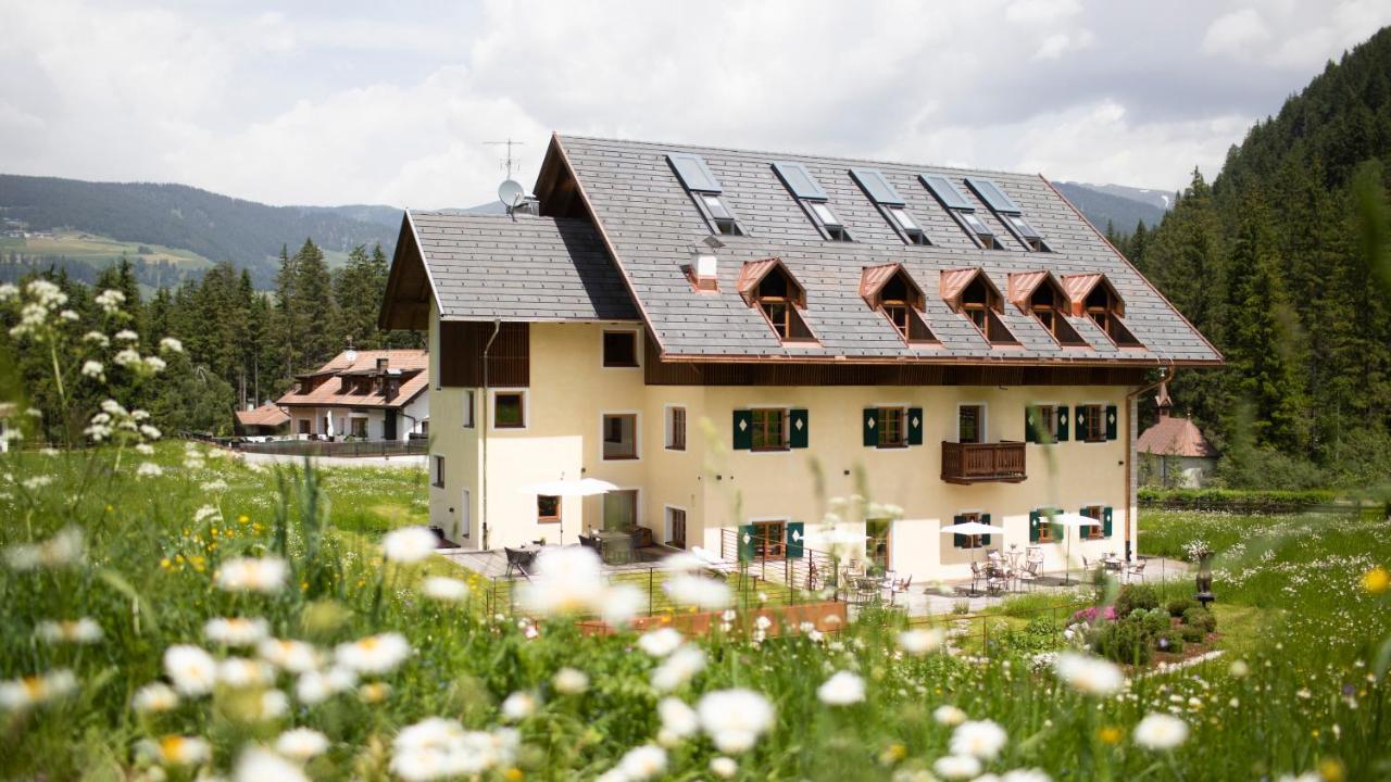 Natura Boutique Chalet Wellness Spa Dobbiaco Exterior foto